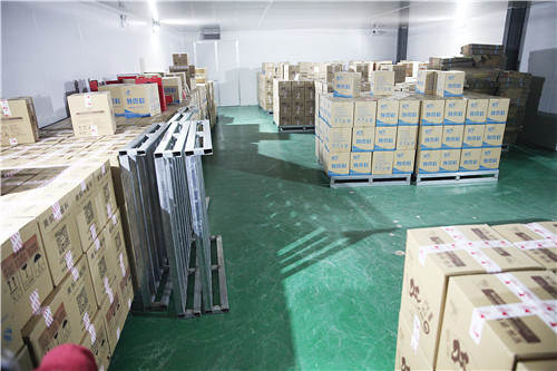 黃燜雞醬料廠家,車間倉(cāng)庫一角